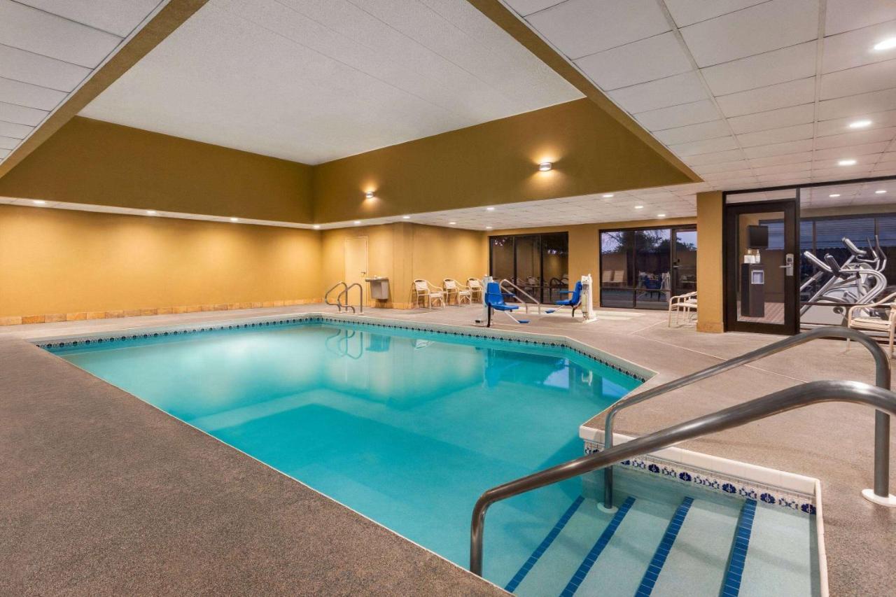 Americinn By Wyndham Madison West Bagian luar foto