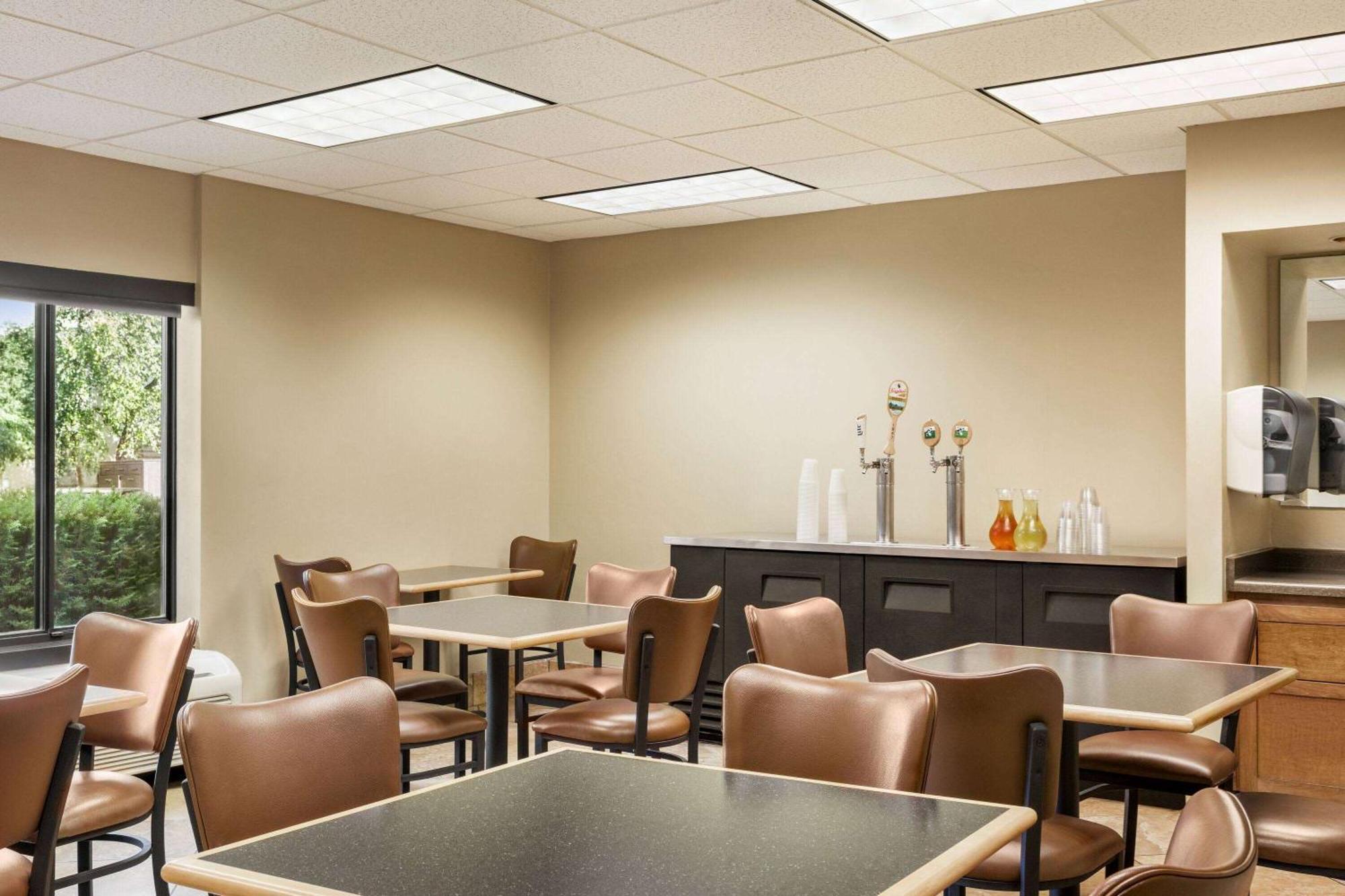 Americinn By Wyndham Madison West Bagian luar foto
