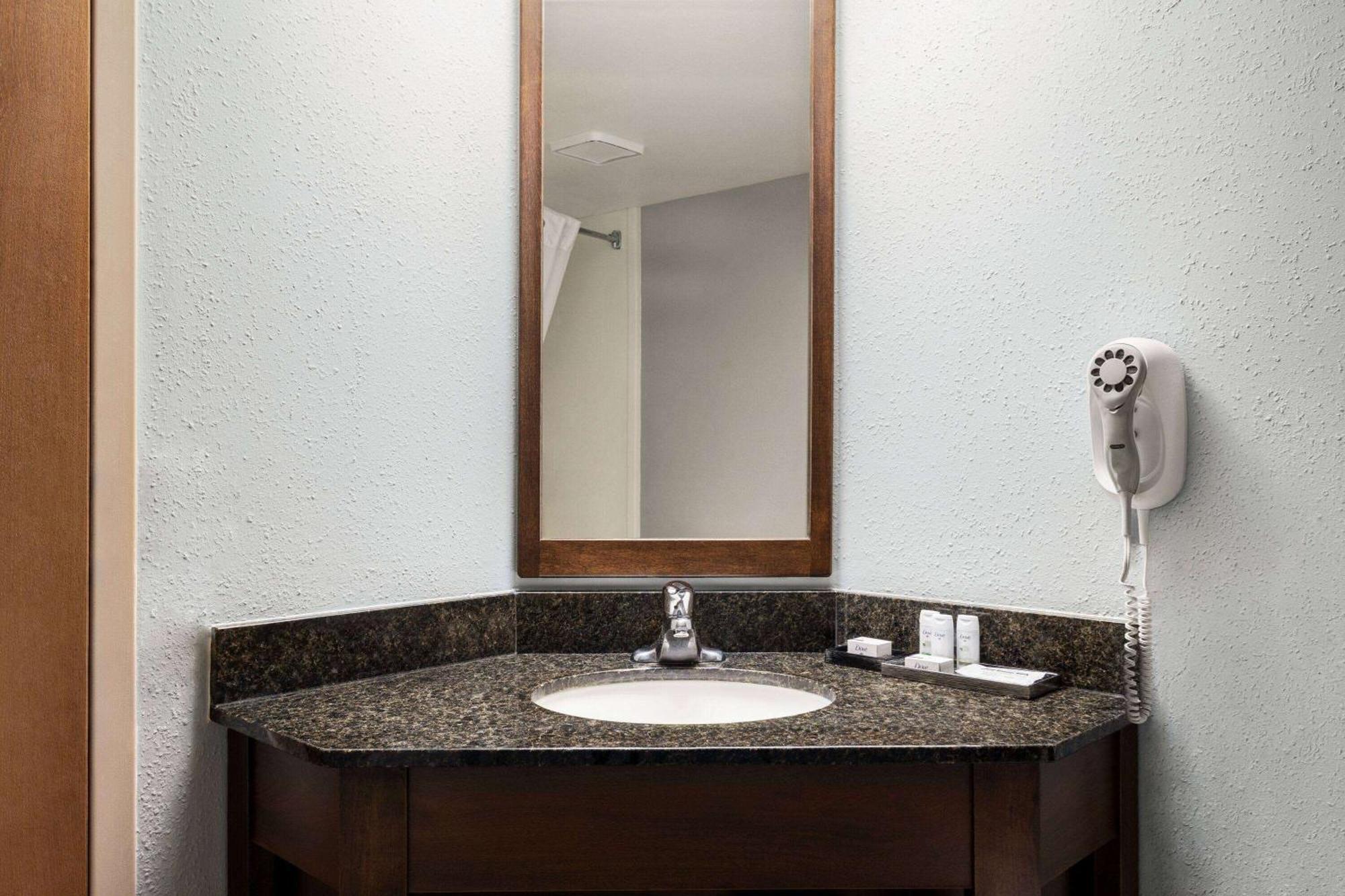Americinn By Wyndham Madison West Bagian luar foto
