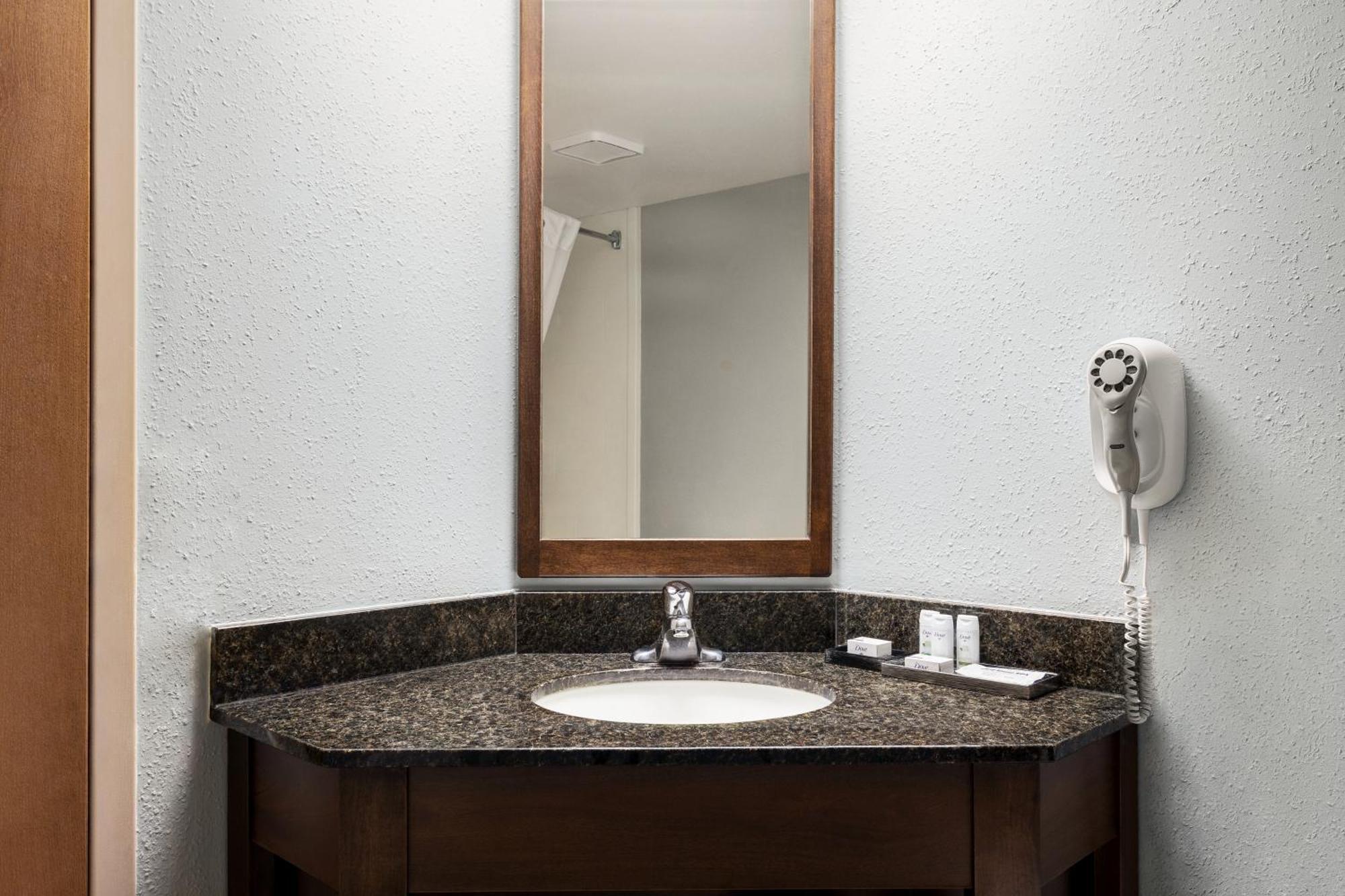 Americinn By Wyndham Madison West Bagian luar foto